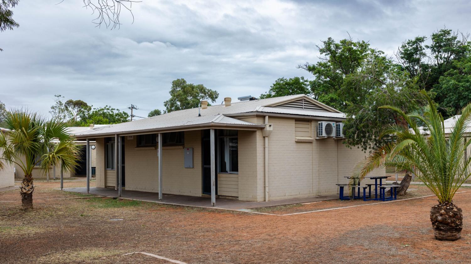 Ayiparinya Hostel 