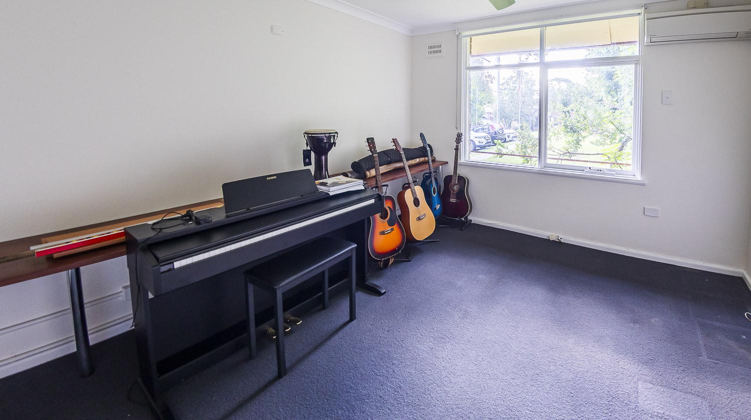 Kirinari Hostel Syd music room